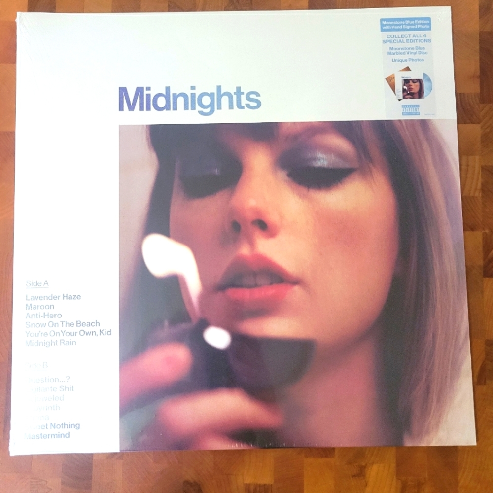 Signed!!!! NWT Taylor Swift Moonstone Blue Vinyl Record, hand signed photo incl.